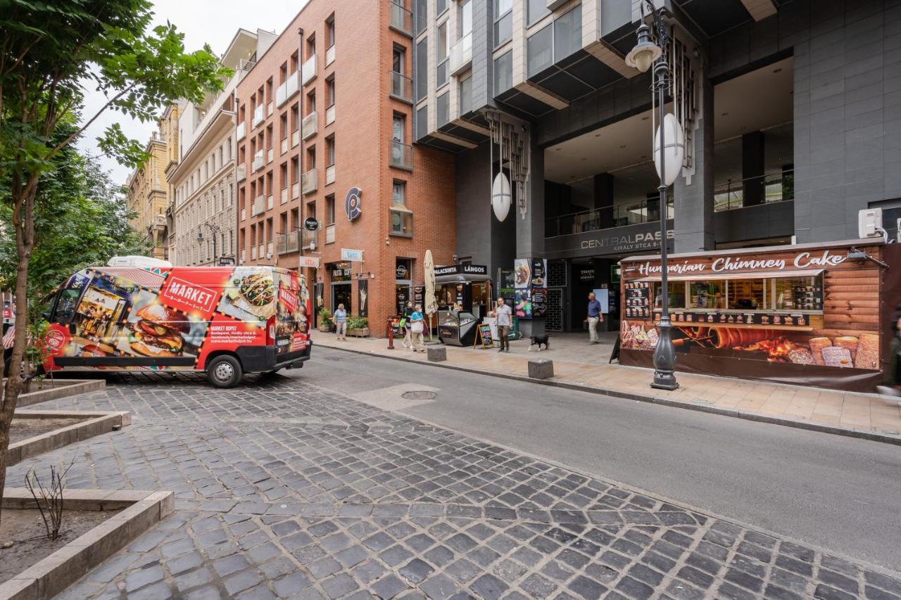 Penthouse Three Bedrooms, Three Balconies Apartment With Free Parking In Kiraly Street Budapeste Exterior foto