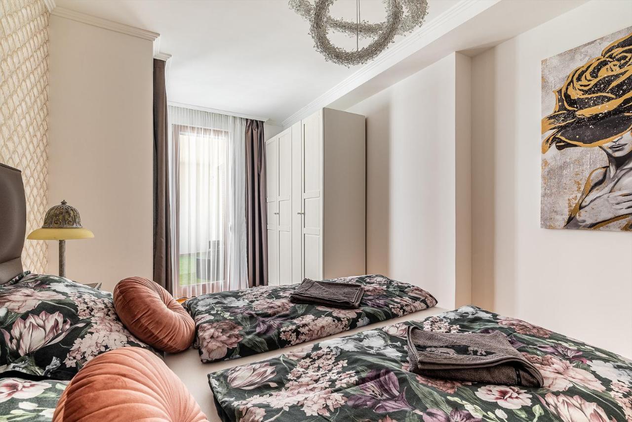 Penthouse Three Bedrooms, Three Balconies Apartment With Free Parking In Kiraly Street Budapeste Exterior foto