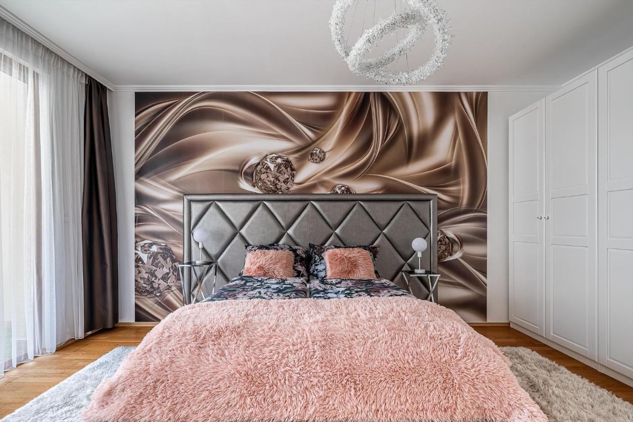 Penthouse Three Bedrooms, Three Balconies Apartment With Free Parking In Kiraly Street Budapeste Exterior foto