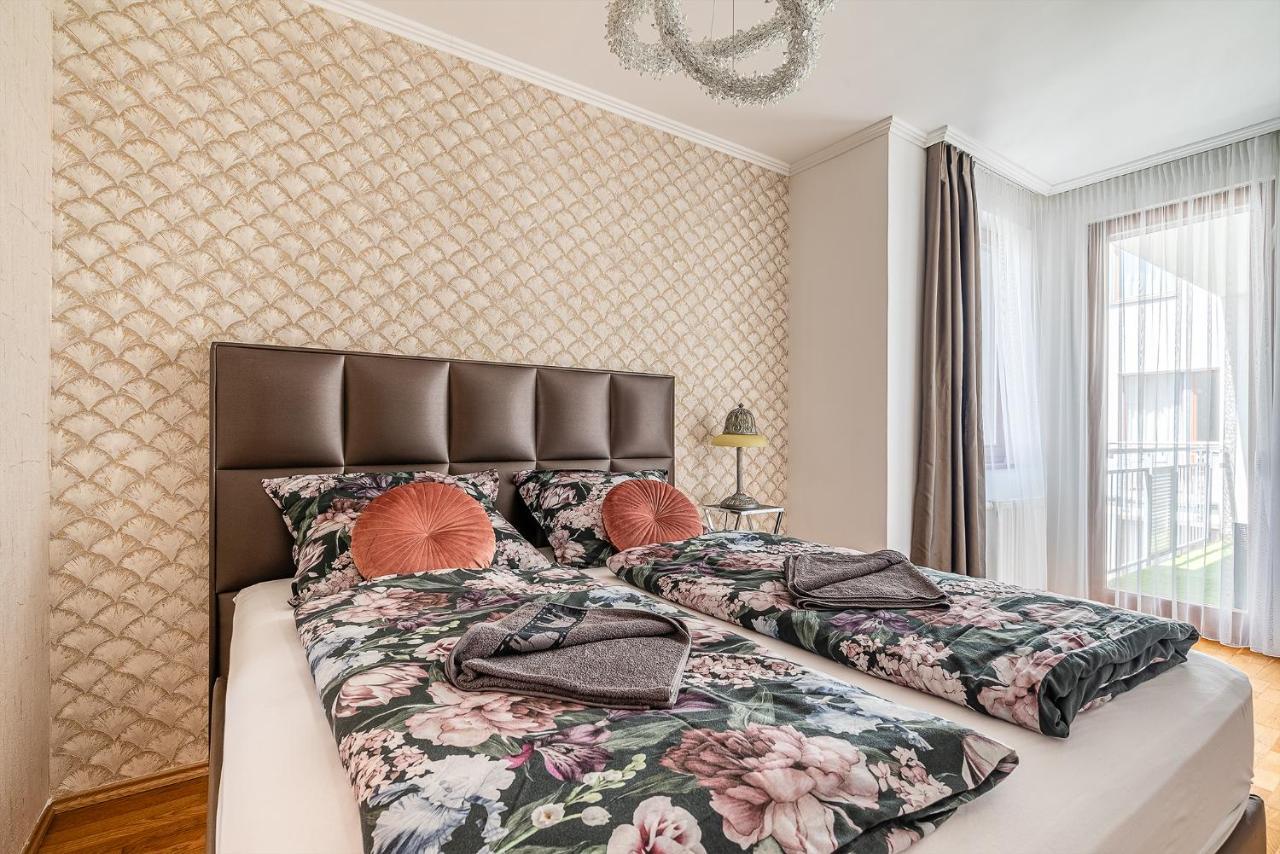 Penthouse Three Bedrooms, Three Balconies Apartment With Free Parking In Kiraly Street Budapeste Exterior foto